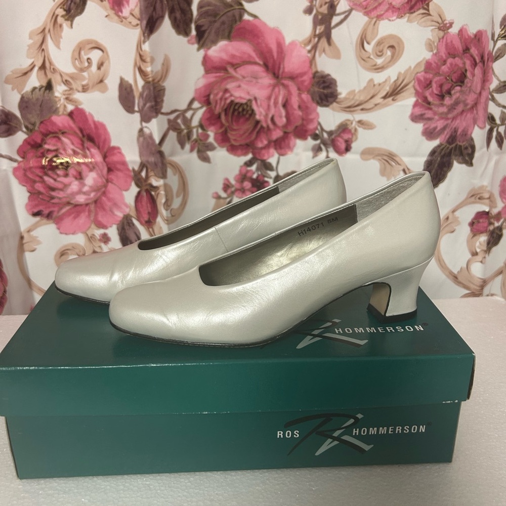 Vintage Ros Hommerson Pearl White Pumps Size 5M